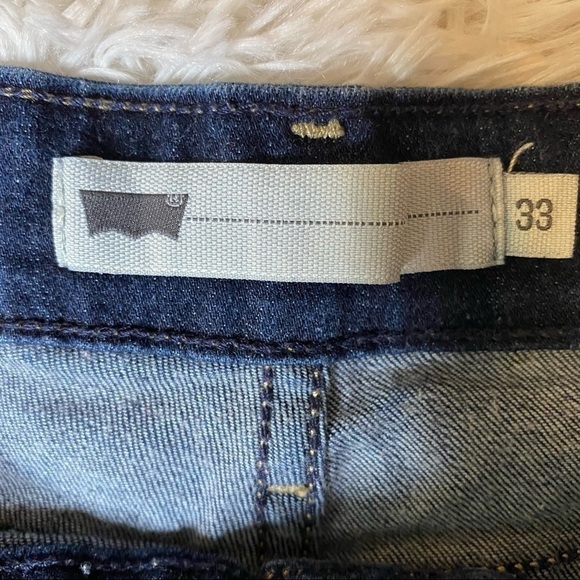 Levi’s Cuff Shorts. Size 33 - Picture 4 of 8